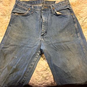 Men’s blue jeans. Used but great for work or cowboying. No tears. 33/32.